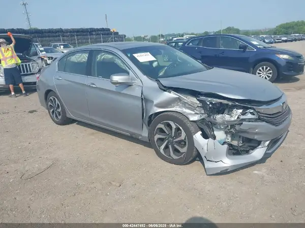 1HGCR3F85HA028398 2017 HONDA ACCORD - Image 1