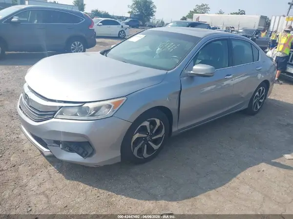 1HGCR3F85HA028398 2017 HONDA ACCORD - Image 2