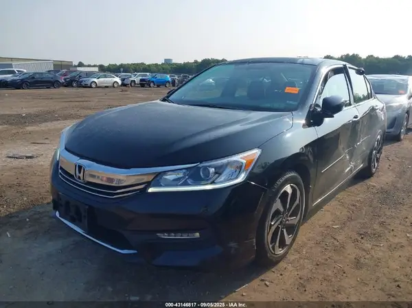 1HGCR3F86HA013022 2017 HONDA ACCORD - Image 2