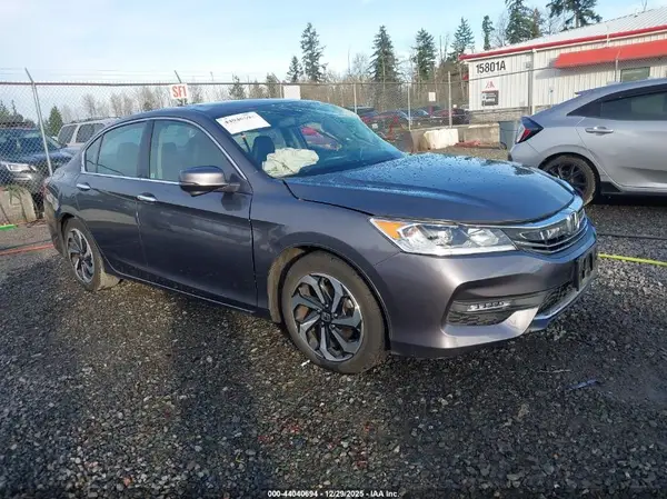 1HGCR3F88HA008629 2017 HONDA ACCORD - Image 1