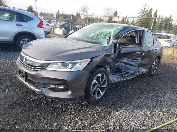 1HGCR3F88HA008629 2017 HONDA ACCORD - Image 2