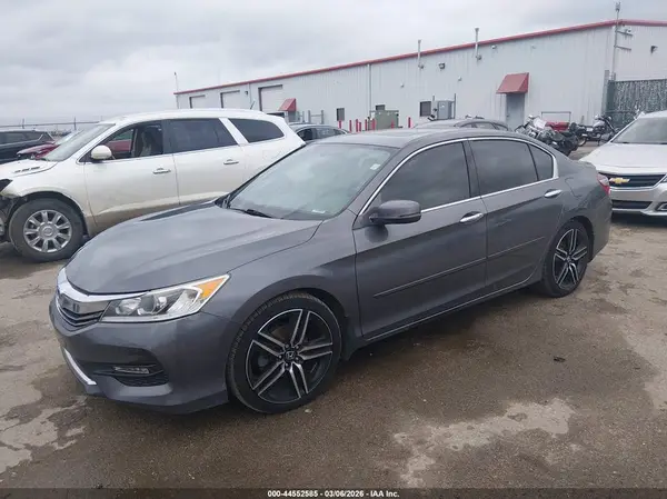 1HGCR3F88HA008677 2017 HONDA ACCORD - Image 2