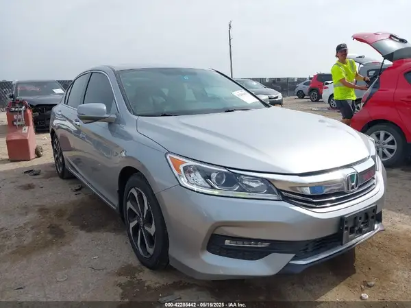 1HGCR3F88HA031943 2017 HONDA ACCORD - Image 1