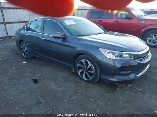 1HGCR3F88HA033367 2017 HONDA ACCORD - Image 1