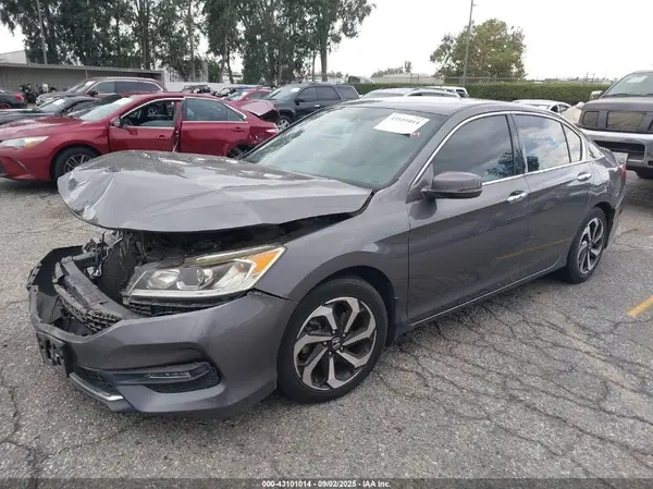 1HGCR3F88HA033918 2017 HONDA ACCORD - Image 2