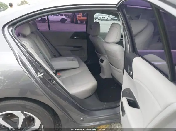 1HGCR3F88HA033918 2017 HONDA ACCORD - Image 8