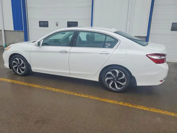 1HGCR3F88HA800263 2017 HONDA ACCORD - Image 2