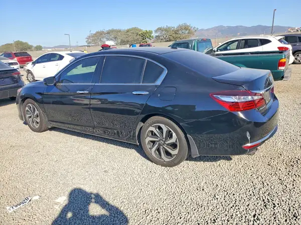 1HGCR3F89HA000765 2017 HONDA ACCORD - Image 2