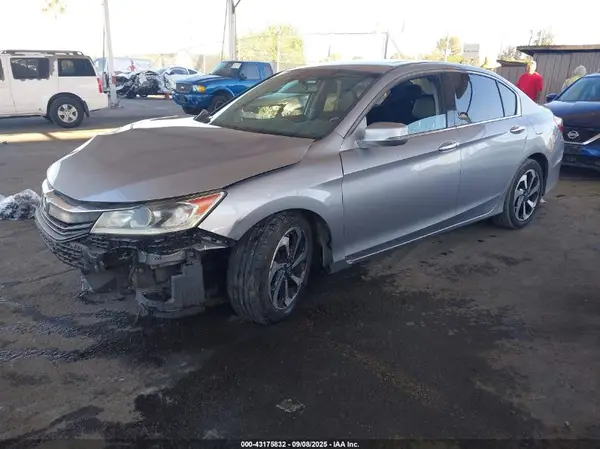 1HGCR3F89HA001558 2017 HONDA ACCORD - Image 2