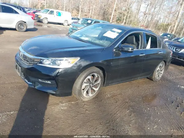 1HGCR3F89HA007845 2017 HONDA ACCORD - Image 2