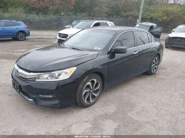 1HGCR3F89HA009515 2017 HONDA ACCORD - Image 2