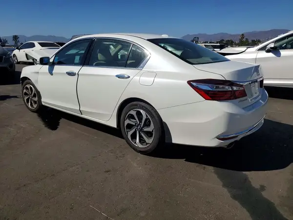 1HGCR3F89HA013483 2017 HONDA ACCORD - Image 2