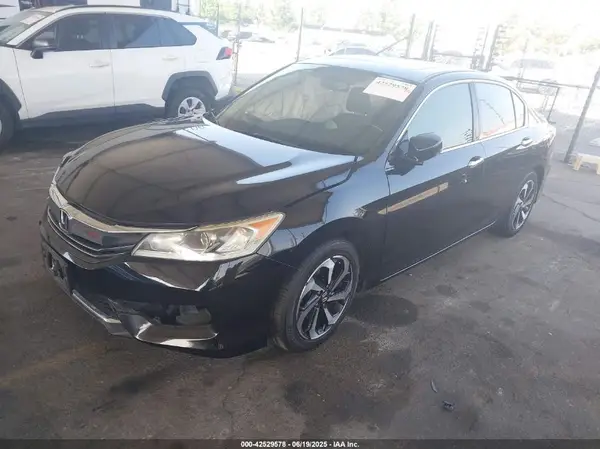 1HGCR3F8XGA002765 2016 HONDA ACCORD - Image 2