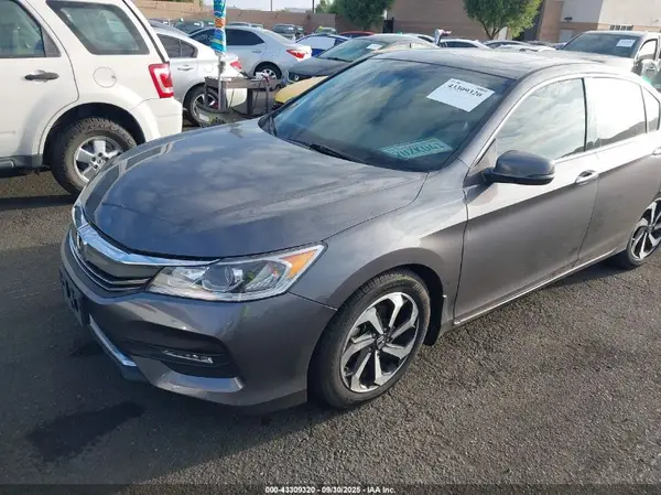 1HGCR3F8XGA019646 2016 HONDA ACCORD - Image 2