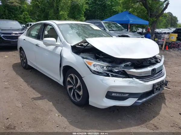 1HGCR3F8XHA001004 2017 HONDA ACCORD - Image 1