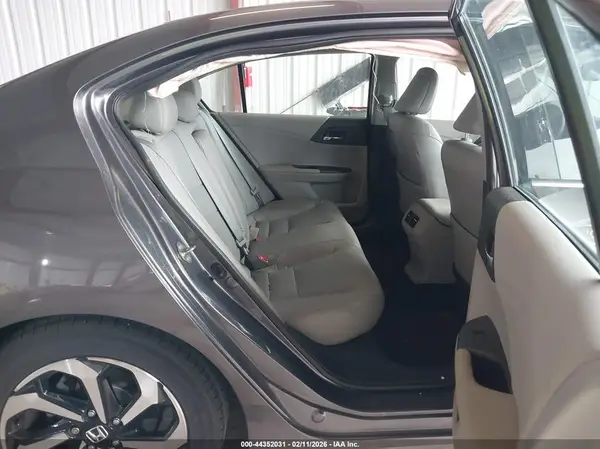 1HGCR3F8XHA004484 2017 HONDA ACCORD - Image 8