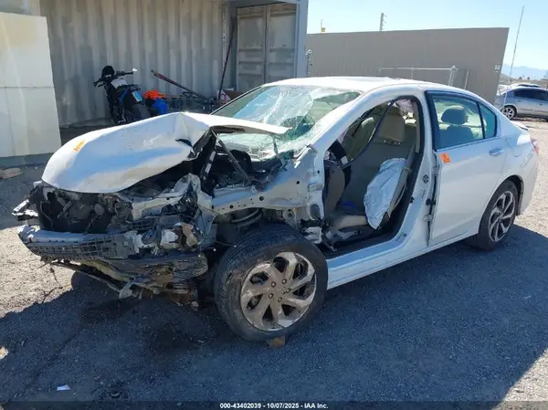 1HGCR3F8XHA010110 2017 HONDA ACCORD - Image 2