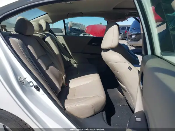 1HGCR3F8XHA010110 2017 HONDA ACCORD - Image 8