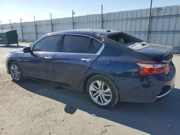 1HGCR3F8XHA015890 2017 HONDA ACCORD - Image 2