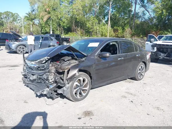 1HGCR3F8XHA023827 2017 HONDA ACCORD - Image 2