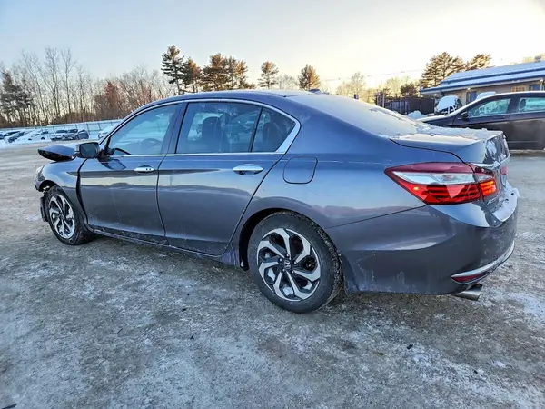 1HGCR3F8XHA026677 2017 HONDA ACCORD - Image 2