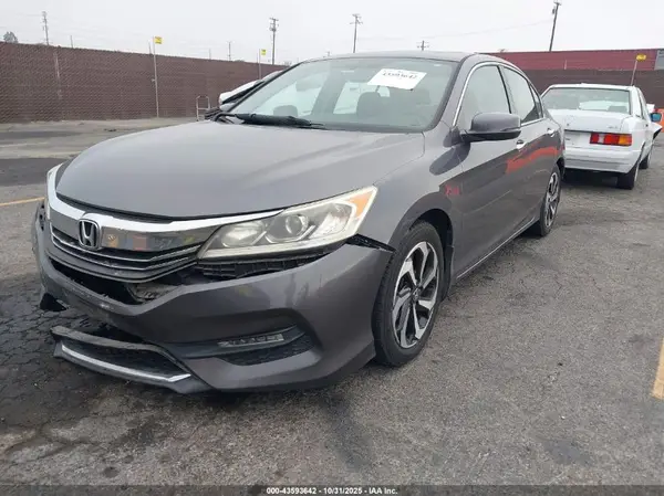 1HGCR3F8XHA037291 2017 HONDA ACCORD - Image 2