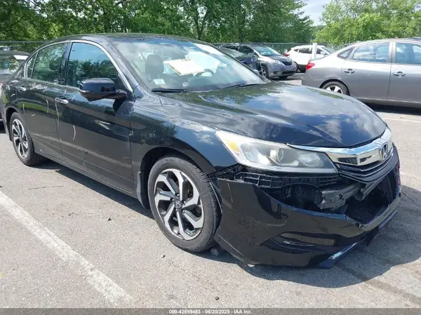 1HGCR3F8XHA037758 2017 HONDA ACCORD - Image 1