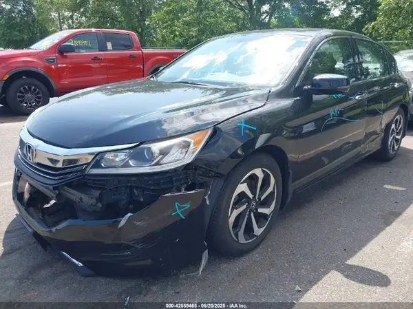1HGCR3F8XHA037758 2017 HONDA ACCORD - Image 2