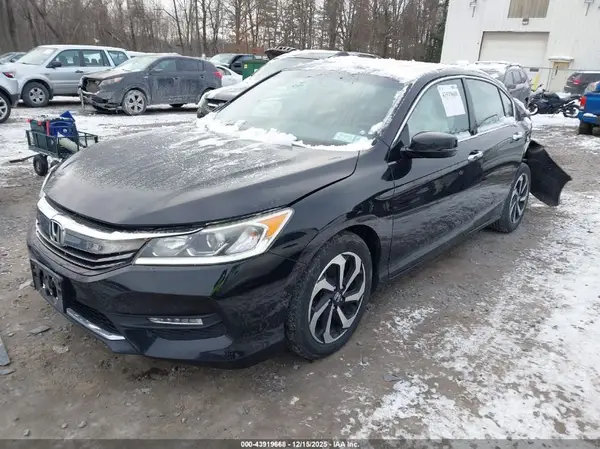 1HGCR3F8XHA037761 2017 HONDA ACCORD - Image 2