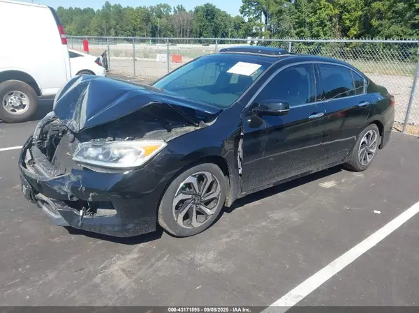 1HGCR3F8XHA040241 2017 HONDA ACCORD - Image 2