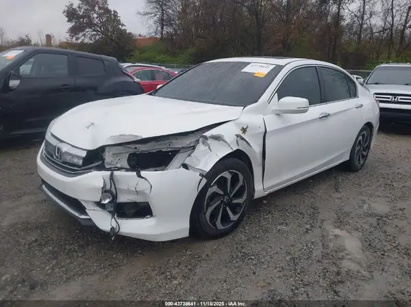 1HGCR3F8XHA045925 2017 HONDA ACCORD - Image 2