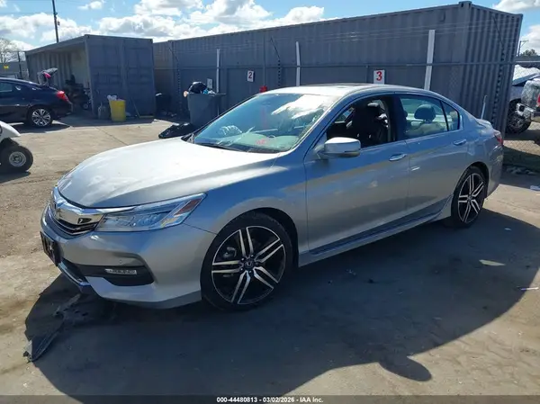 1HGCR3F90HA000114 2017 HONDA ACCORD - Image 2