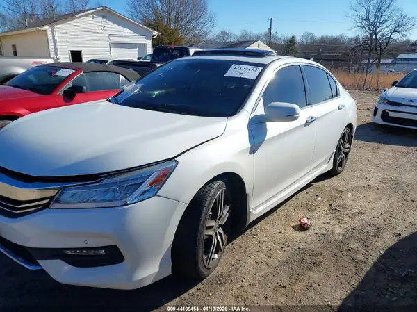 1HGCR3F90HA000372 2017 HONDA ACCORD - Image 2