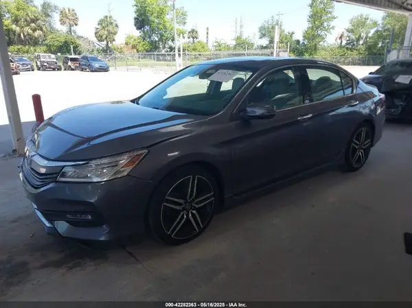 1HGCR3F91HA001742 2017 HONDA ACCORD - Image 2