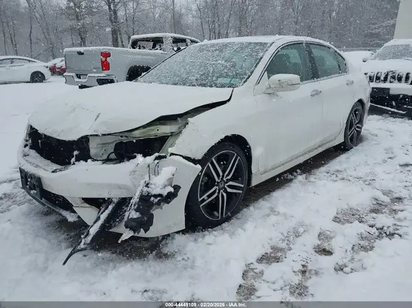 1HGCR3F91HA008044 2017 HONDA ACCORD - Image 2