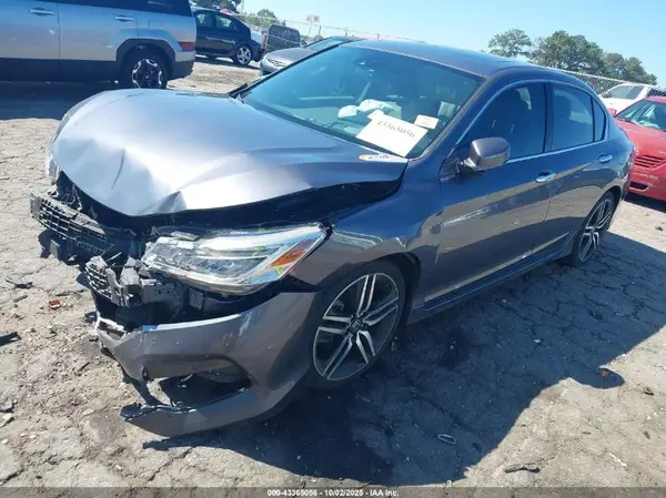 1HGCR3F91HA015950 2017 HONDA ACCORD - Image 2