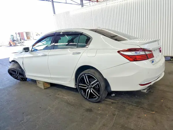 1HGCR3F92GA015082 2016 HONDA ACCORD - Image 2
