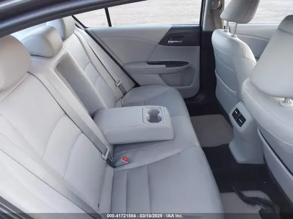 1HGCR3F92HA000311 2017 HONDA ACCORD - Image 8