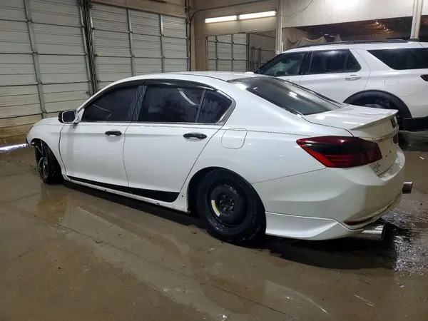 1HGCR3F92HA000373 2017 HONDA ACCORD - Image 2