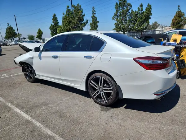 1HGCR3F92HA004231 2017 HONDA ACCORD - Image 2
