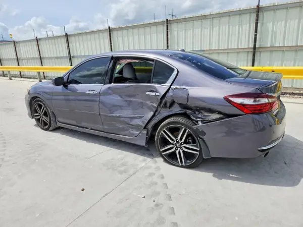 1HGCR3F92HA008926 2017 HONDA ACCORD - Image 2