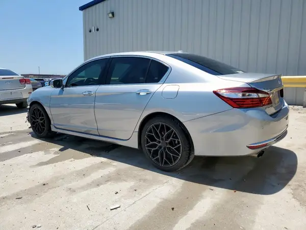 1HGCR3F92HA009235 2017 HONDA ACCORD - Image 2