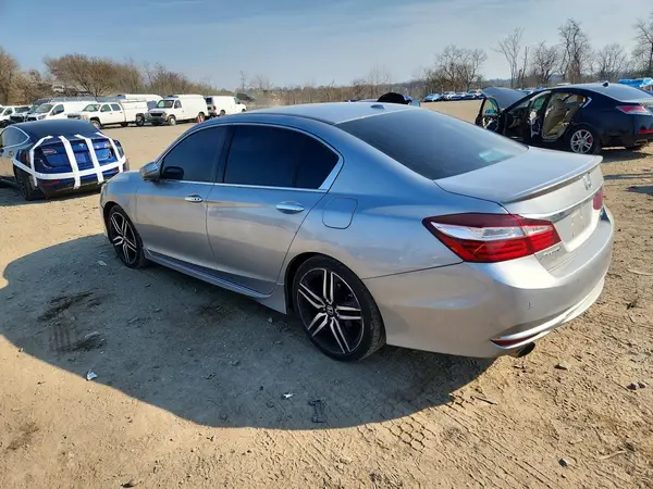 1HGCR3F92HA010661 2017 HONDA ACCORD - Image 2