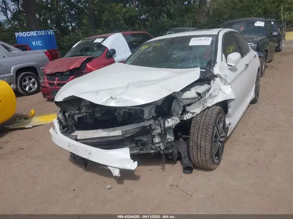 1HGCR3F92HA010806 2017 HONDA ACCORD - Image 2
