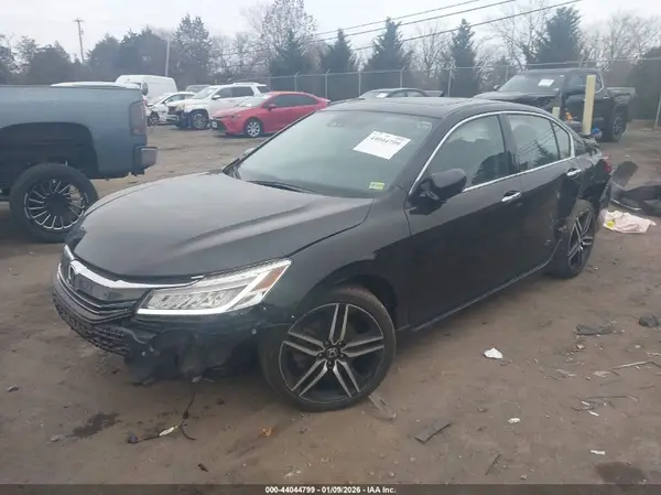 1HGCR3F92HA025371 2017 HONDA ACCORD - Image 2