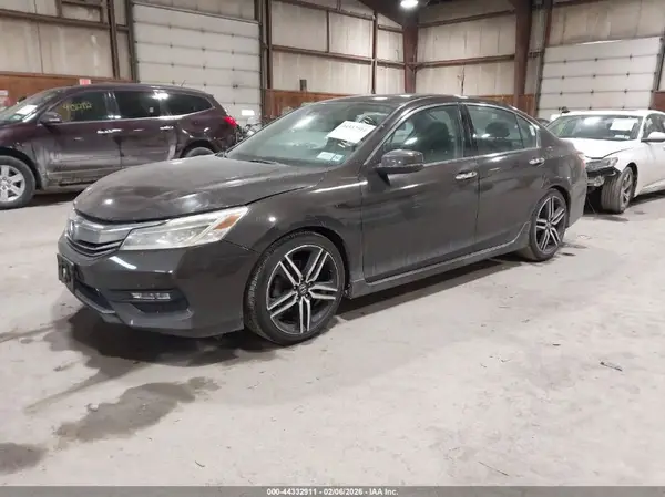 1HGCR3F92HA031302 2017 HONDA ACCORD - Image 2