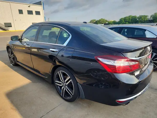 1HGCR3F93HA041031 2017 HONDA ACCORD - Image 2