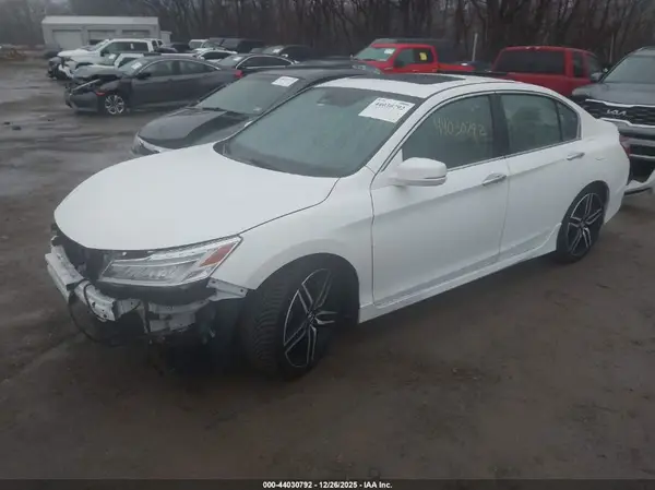 1HGCR3F93HA045550 2017 HONDA ACCORD - Image 2