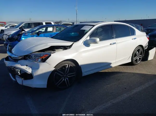 1HGCR3F94HA000133 2017 HONDA ACCORD - Image 2