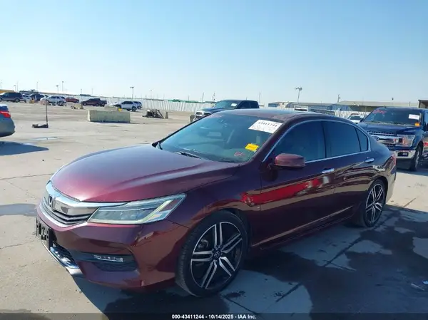 1HGCR3F94HA045511 2017 HONDA ACCORD - Image 2